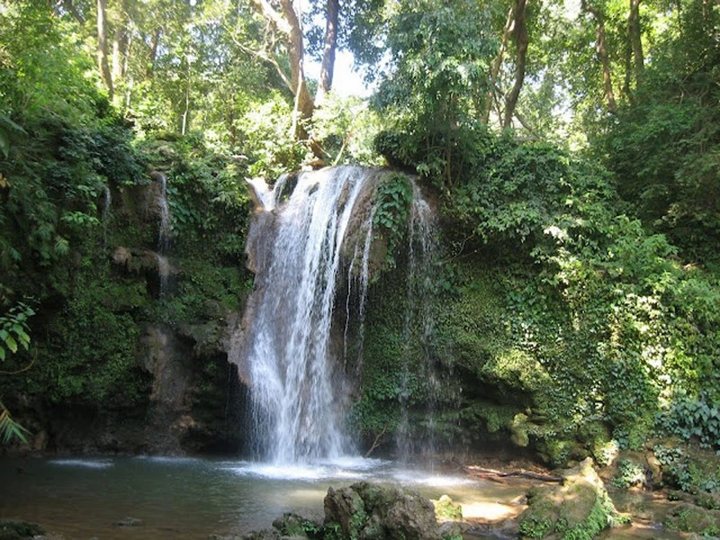 corbatt water fall in jim corbett